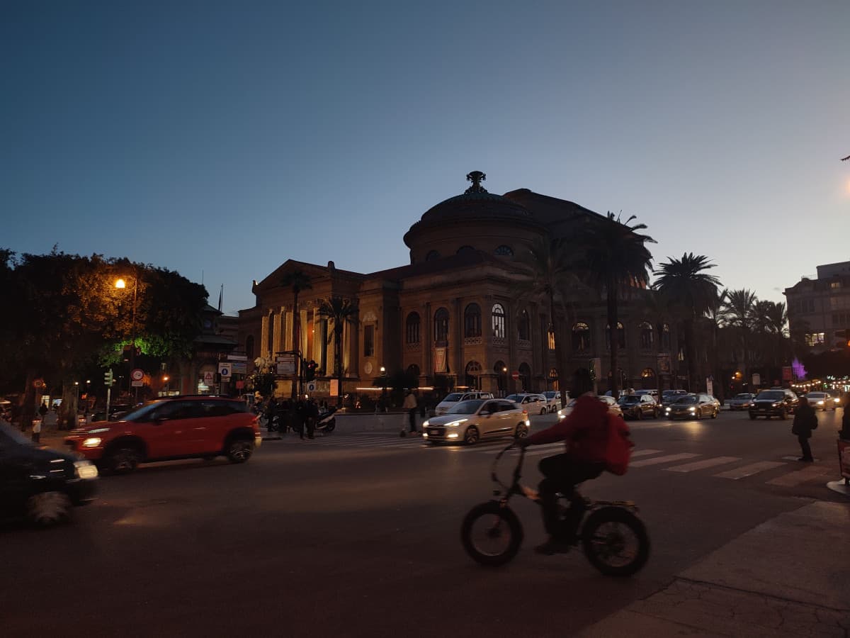 DOMANI VADO A PALERMO, SONO FELICE MI PIACE PALERMO È UNA BELLA CITTÀ MI VOGLIO TRASFERIRE LÌ IN FUTURO❗❗❗