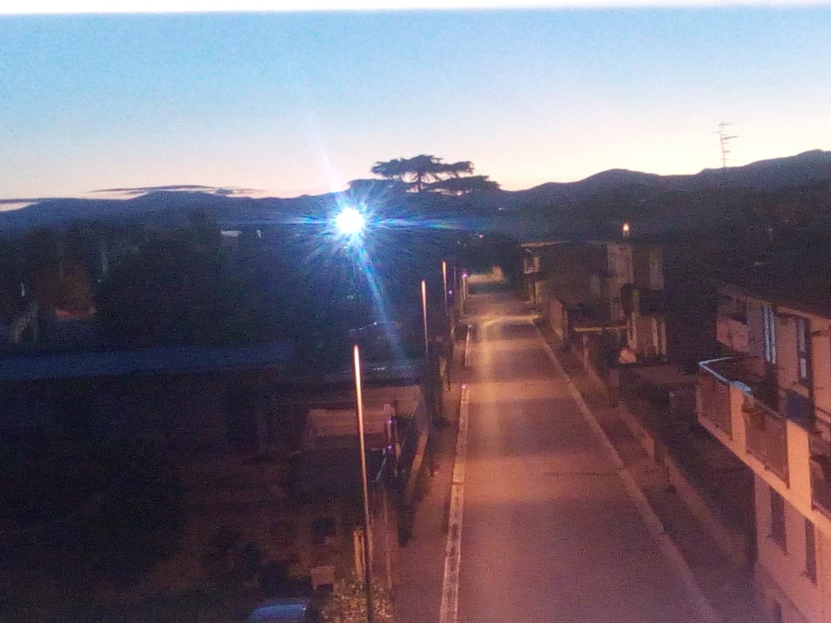 "Ti addormenti di sera,e ti risvegli con il sole...Sei bella come l'alba, Sei fresca come l'aria"-Vasco Rossi 