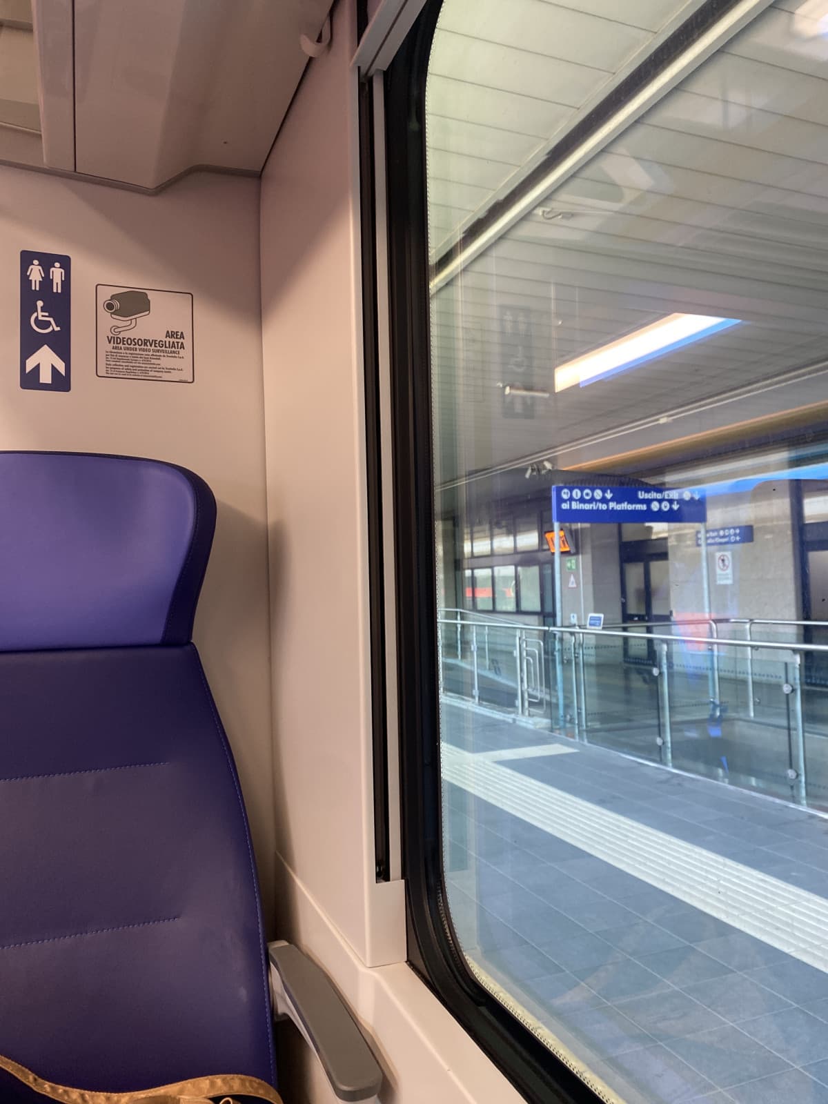 cristo di dio le cuffie vi dovete mettere in treno. 