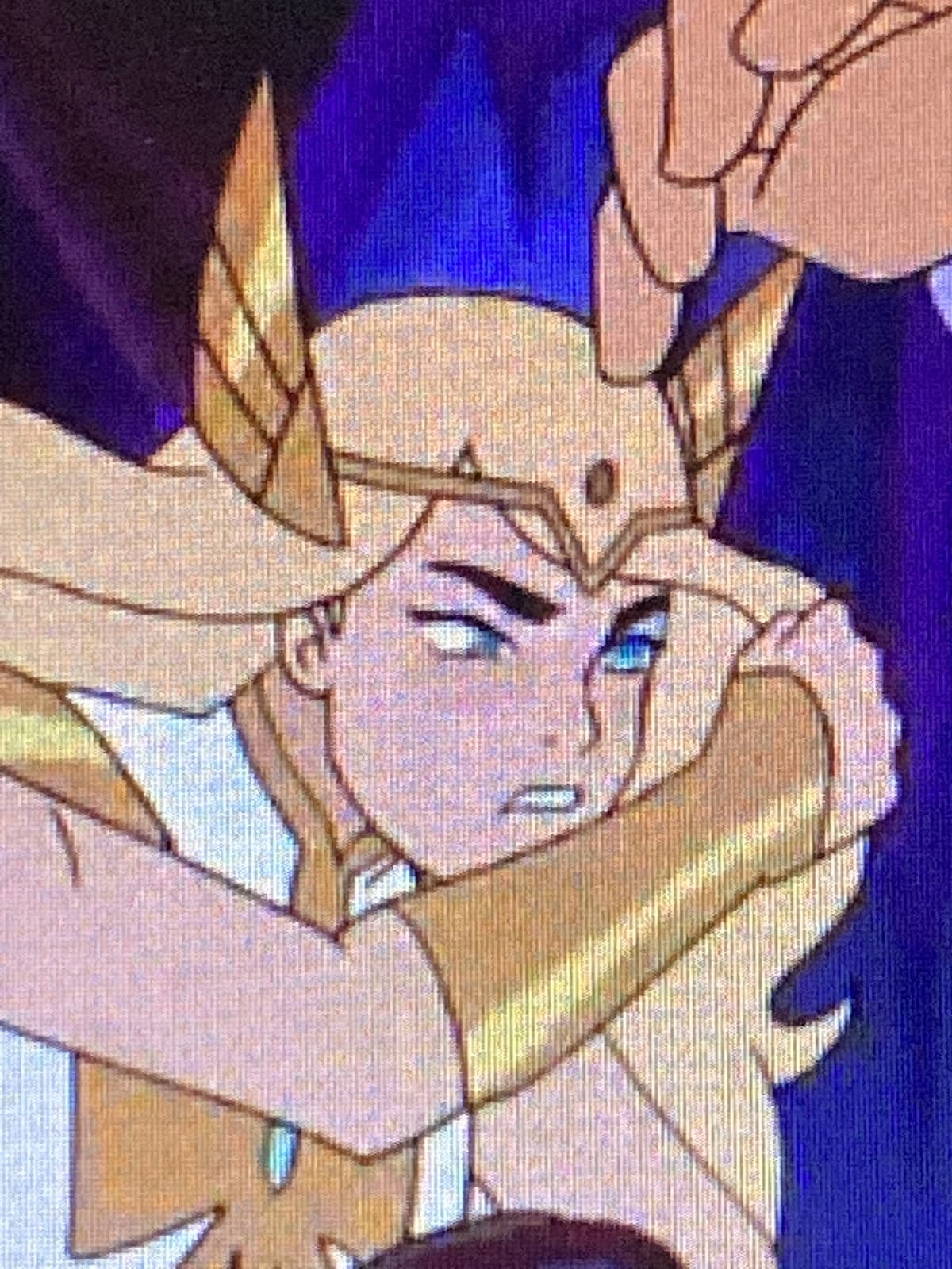 Non io che sto ridendo per la faccia di shera sullo sfondo 