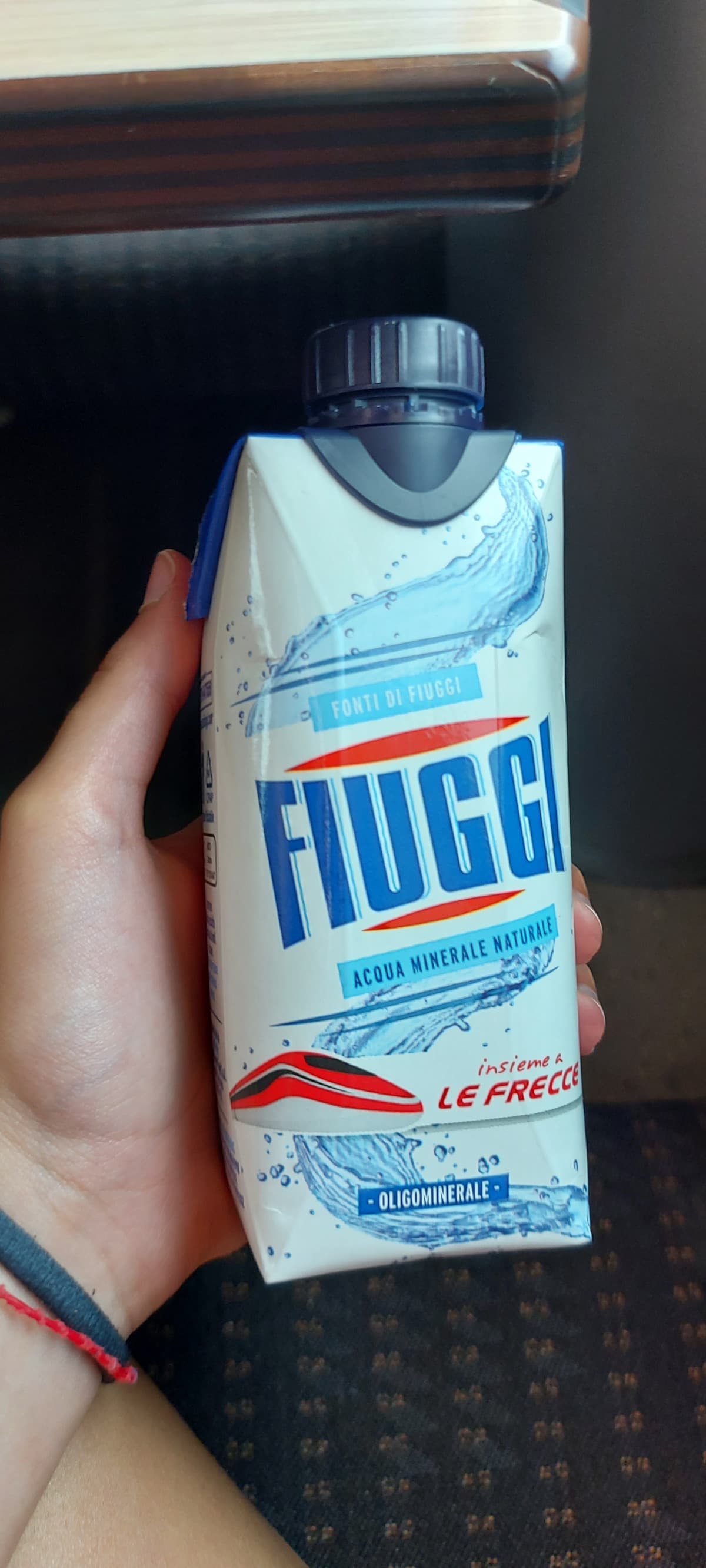 Intanto io sul treno che ''ricevo'' quest'acqua che avevo scambiato per latte