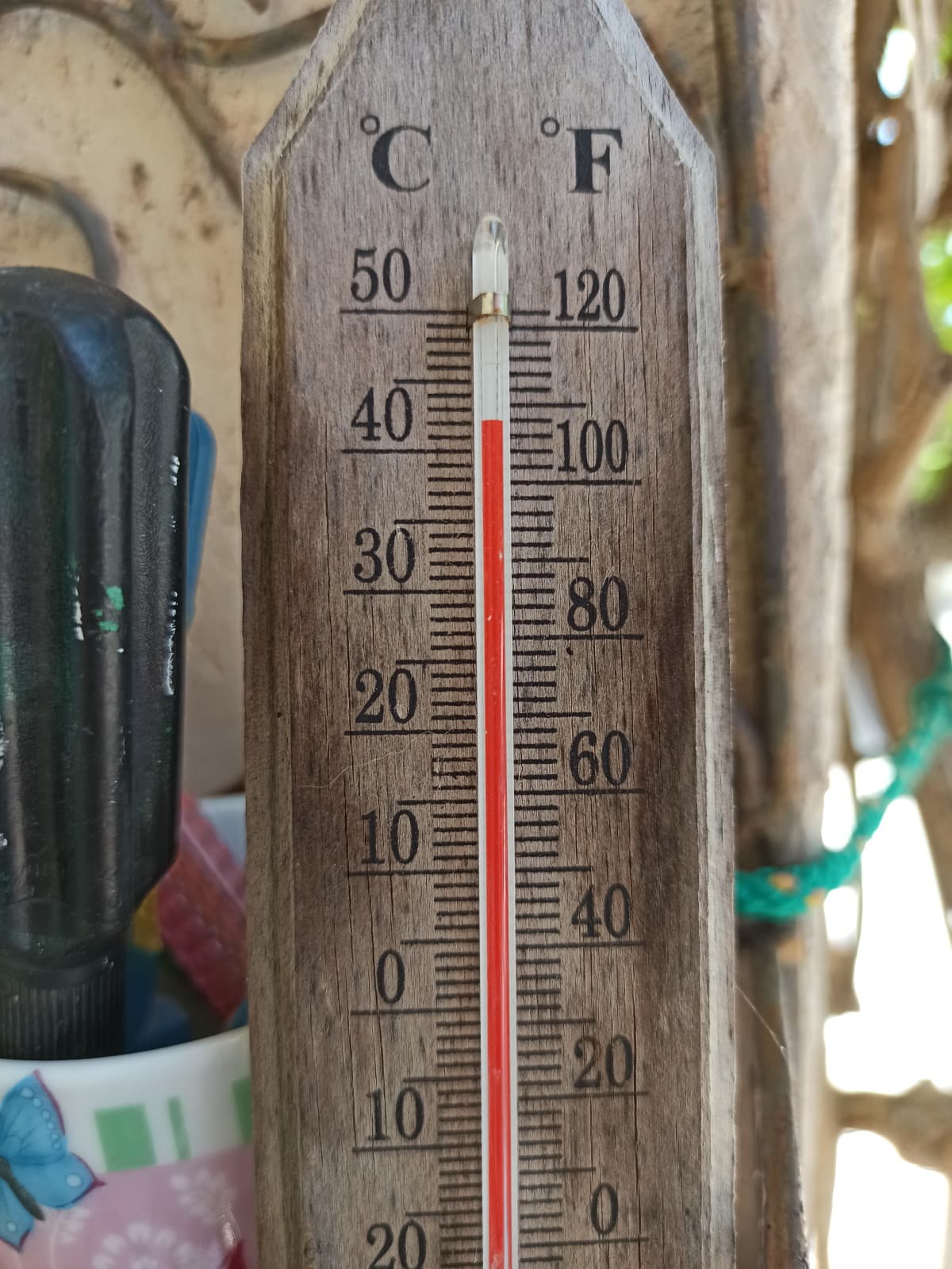 Oggi picco storico di 42°C, anche dentro casa ormai è un forno in tutte le stanze. 
Dai Marowak, solo altri 2 ½ giorni così 😮‍💨