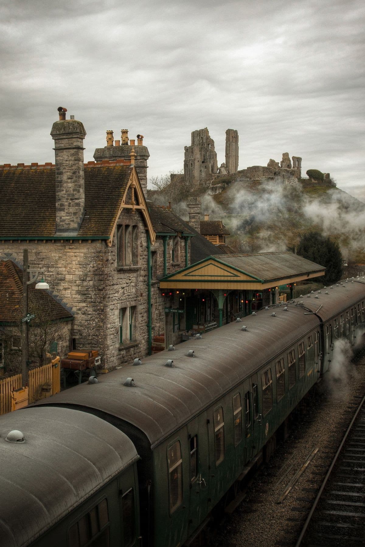 è strabiliante il fatto che in famiglia mettano i film di harry potter almeno una volta ogni due mesi da quando avevo tipo 6 anni #pazzurdi