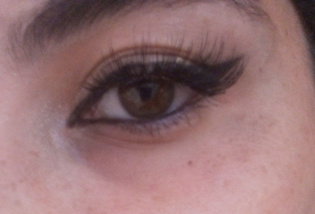 Oggi oltre a mettermi l'eyeliner in una maniera diversa dal solito ho messo per la primissima volta le ciglia finte e secondo me ci sta come risultato