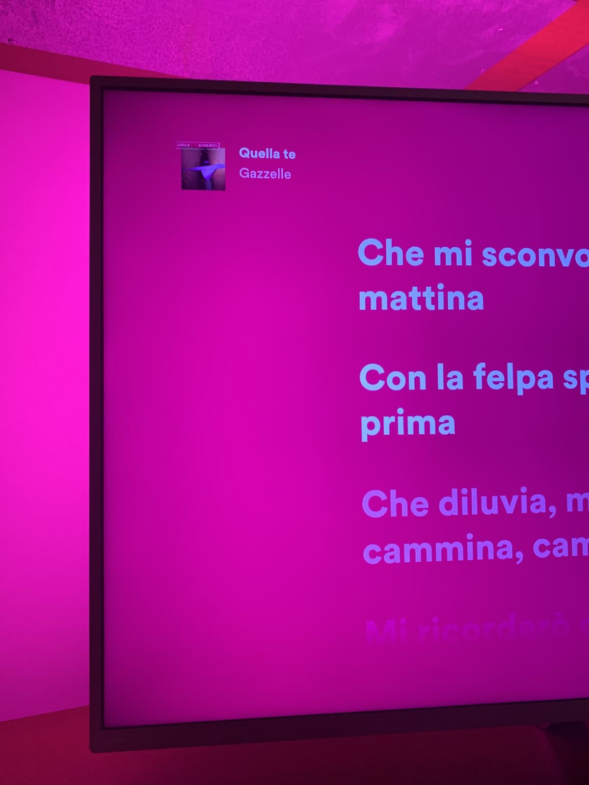 ogni volta che sono da sola a casa ascolto la musica alla tv. ed è bellissimo ❤️‍?