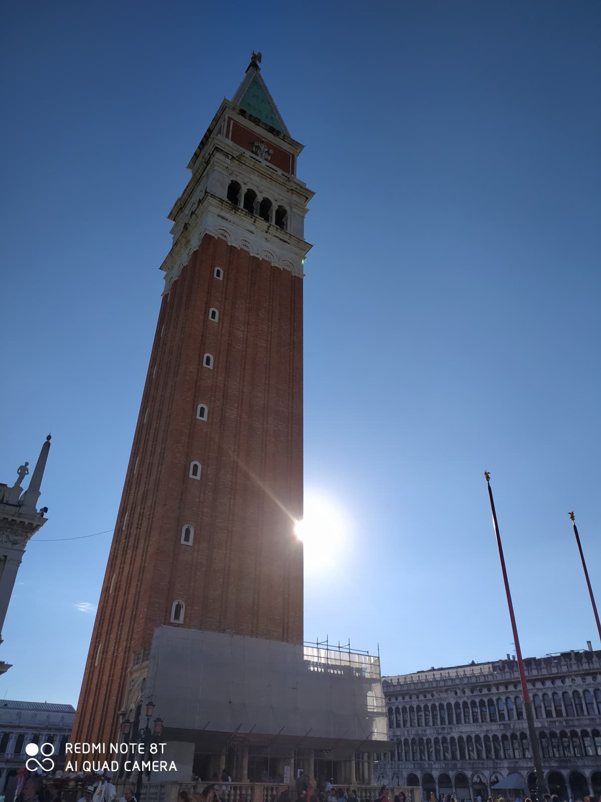 Oggi durante l'ora di italiano che interrogava mi sono addormentato. Sono troppo forte