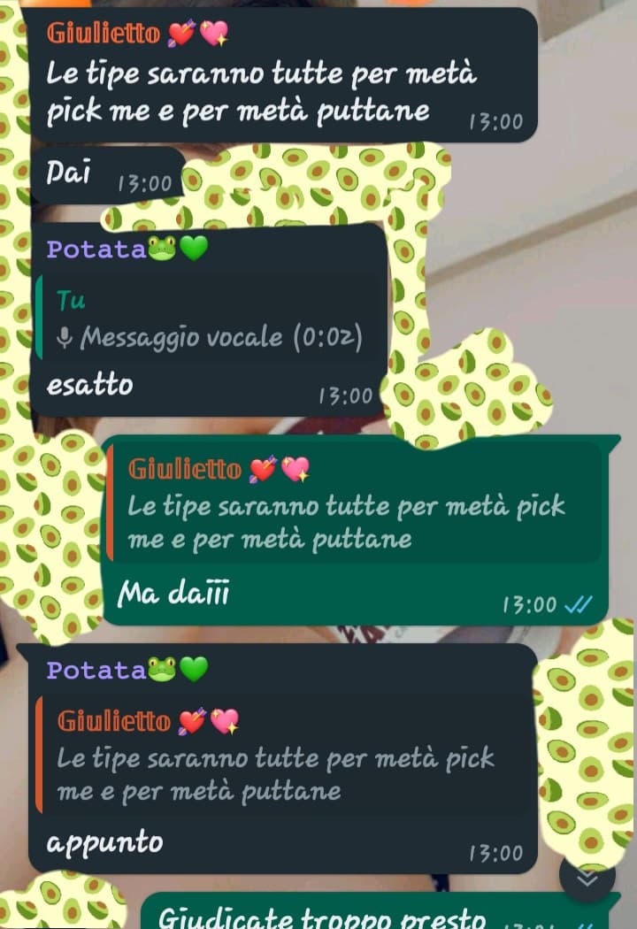 Essendo che mi madre ha detto che sono una larva umana sono andata a fare una passeggiata quindi ora mi lamento con voi delle mie amiche 