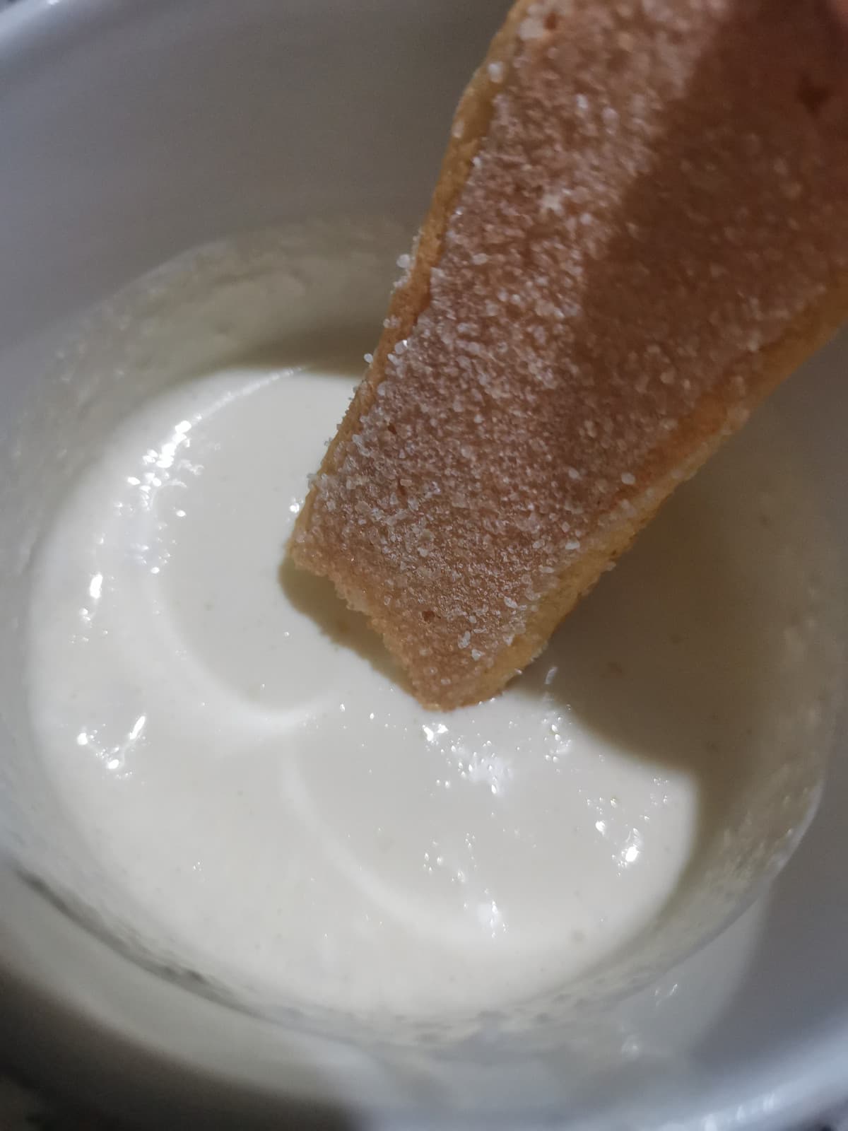 Quando hai voglia di tiramisù e ti fai la crema al mascarpone in tazza dove pucciare i savoiardi?