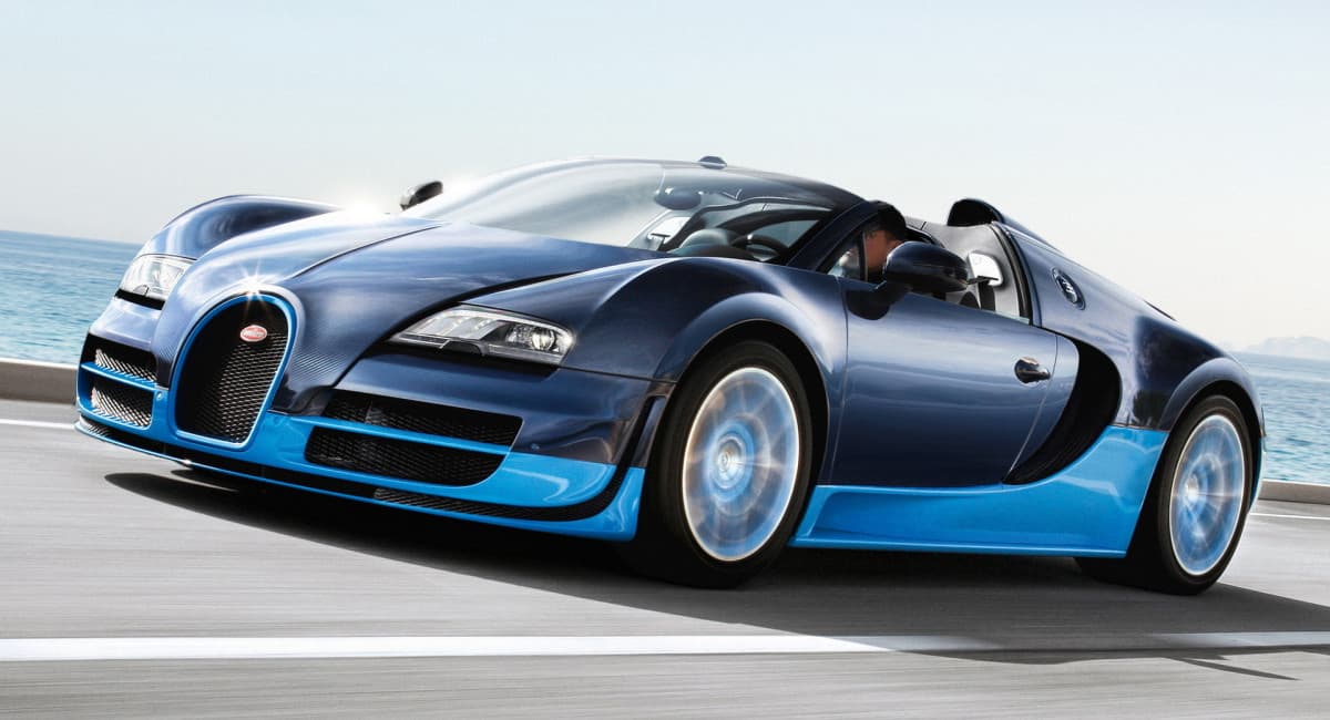 Bugatti Veyron 16.4 Grand Sport Vitesse. Motore W16 quadriturbo da 8.0L e 1200CV limitati elettronicamente. 412KmH di velocità massima 