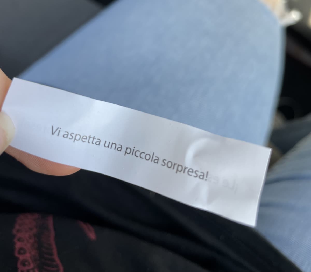 Ho trovato questo dentro un biscotto della fortuna. Si spera una sorpresa positiva 