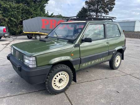 Il primo modello è un capolavoro di Giugiaro, la versione 4×4 era il miglior fuoristrada con rapporto peso/potenza al mondo: sua maestà il Pandino