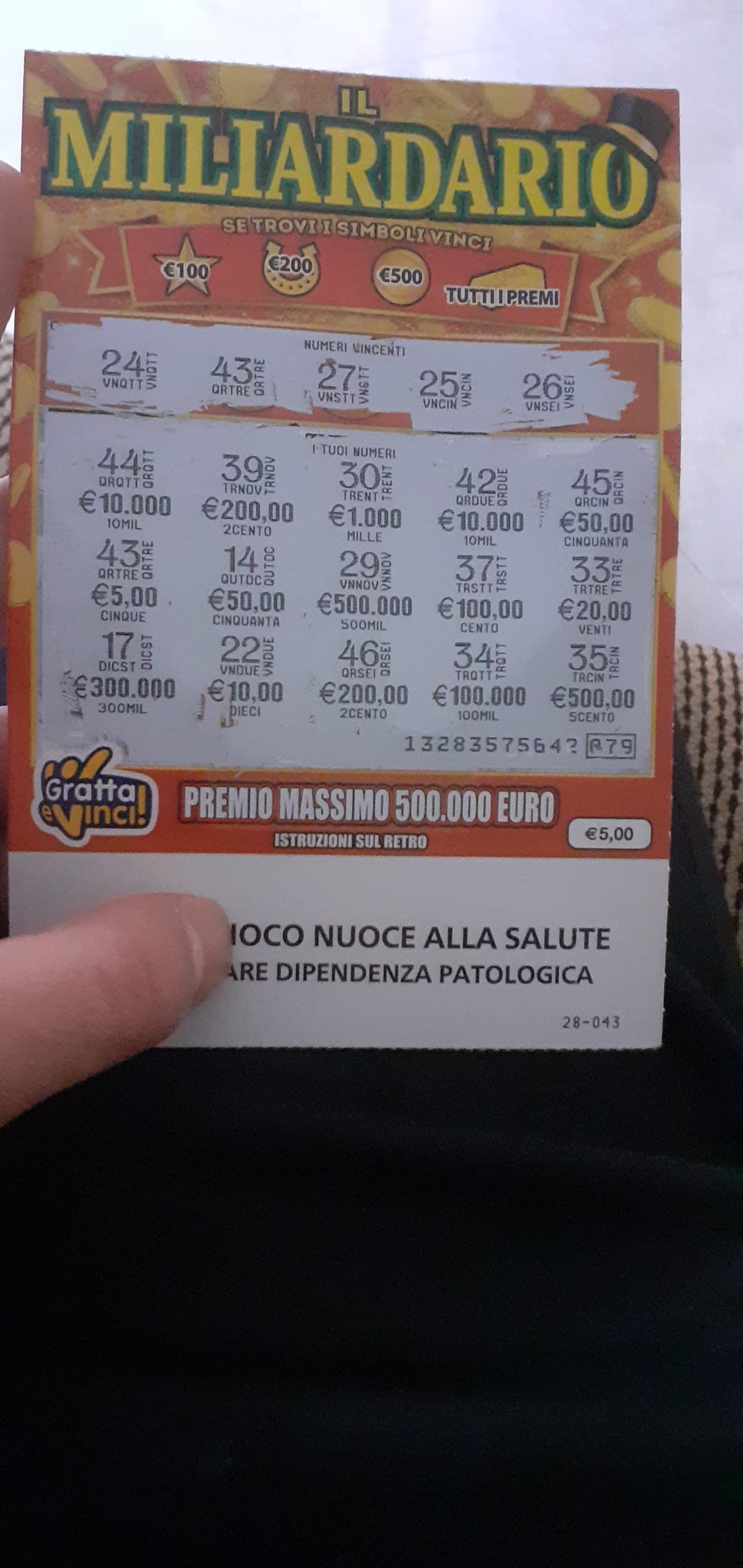 Oh yes, ho vinto! Ala faccia della signora che ha vinto solo mezzo milione 