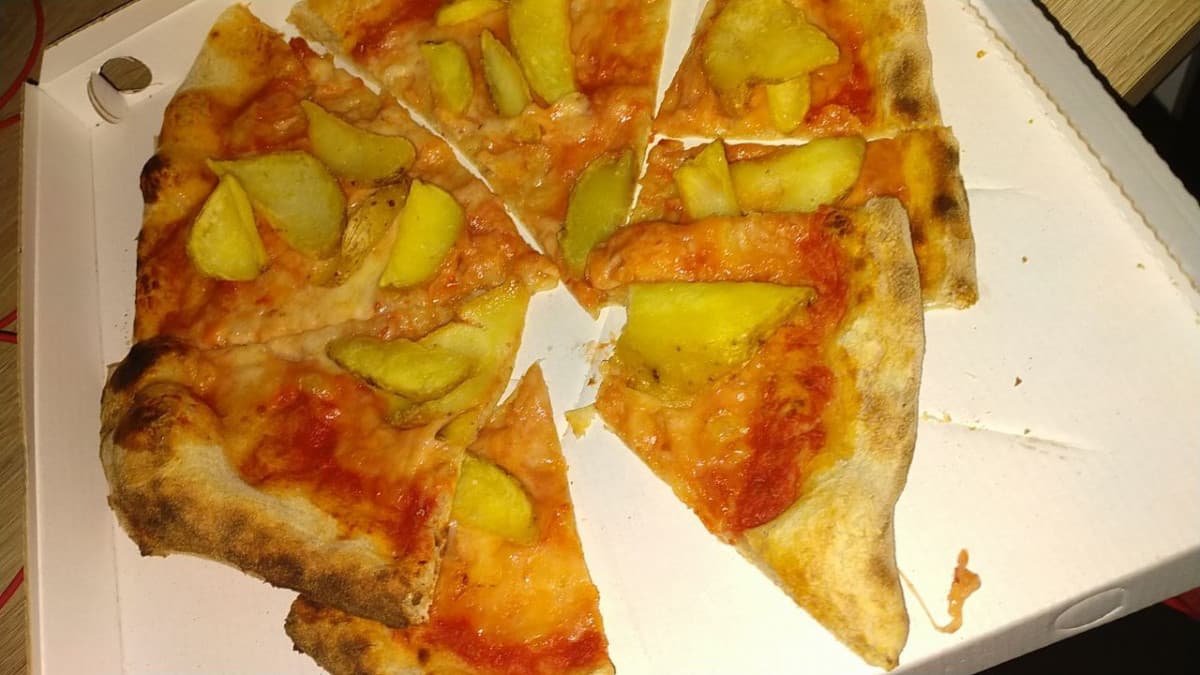 Pizza con ananas 