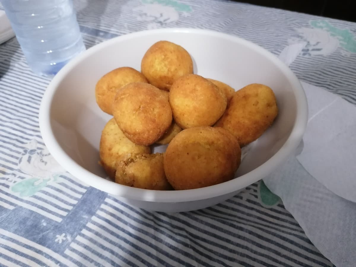 Friggere le arancine insieme a tua madre con avanti un altro di sottofondo ?