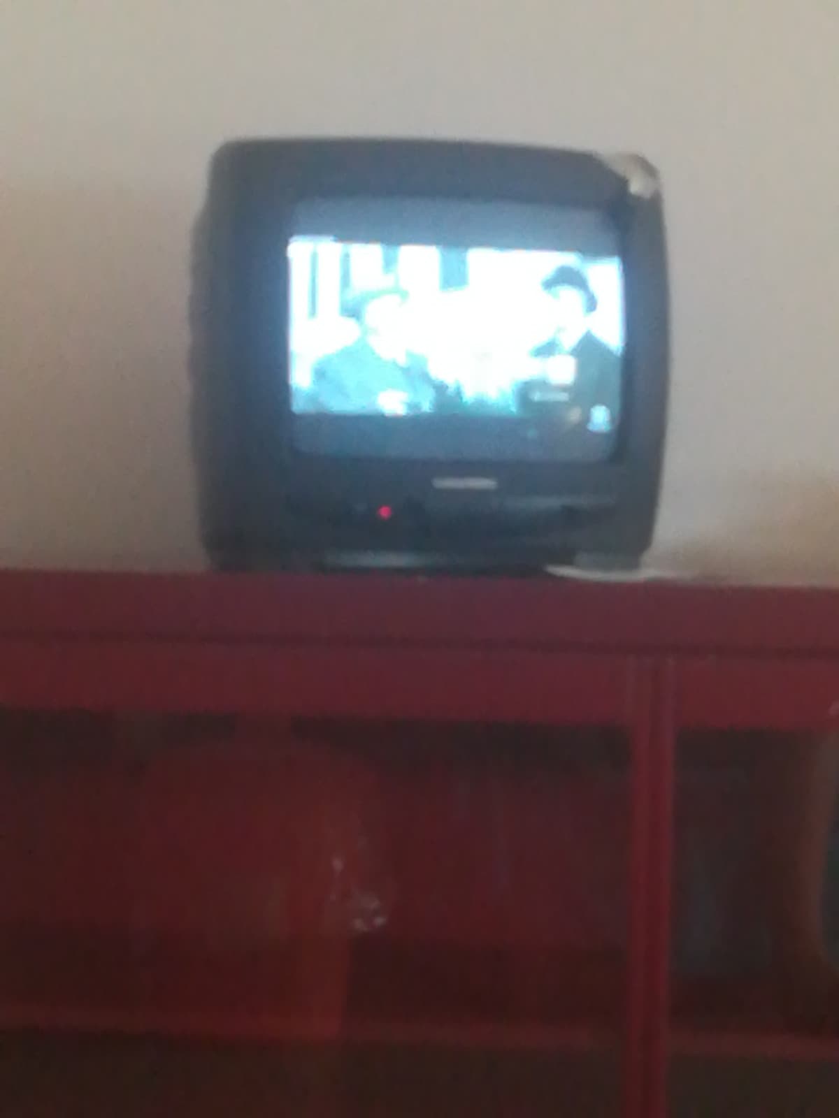 Mi spiegate che minchia di televisione è? 