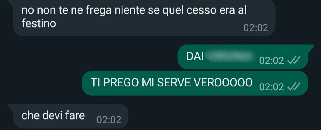 mi guardo attorno perché sono egocentrica non perché ho l'ossessione che possa essere ovunque.☺️ Che poi è un recluso sociale sai quante possibilità ci sono