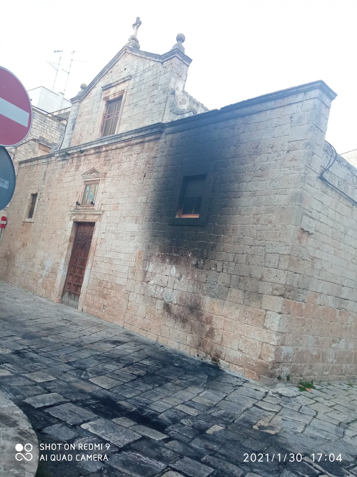 Una chiesa è andata a fuoco nel mio paesino, gg