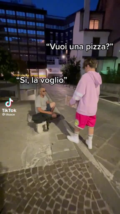 Poverino voleva solamente essere gentile ☹️