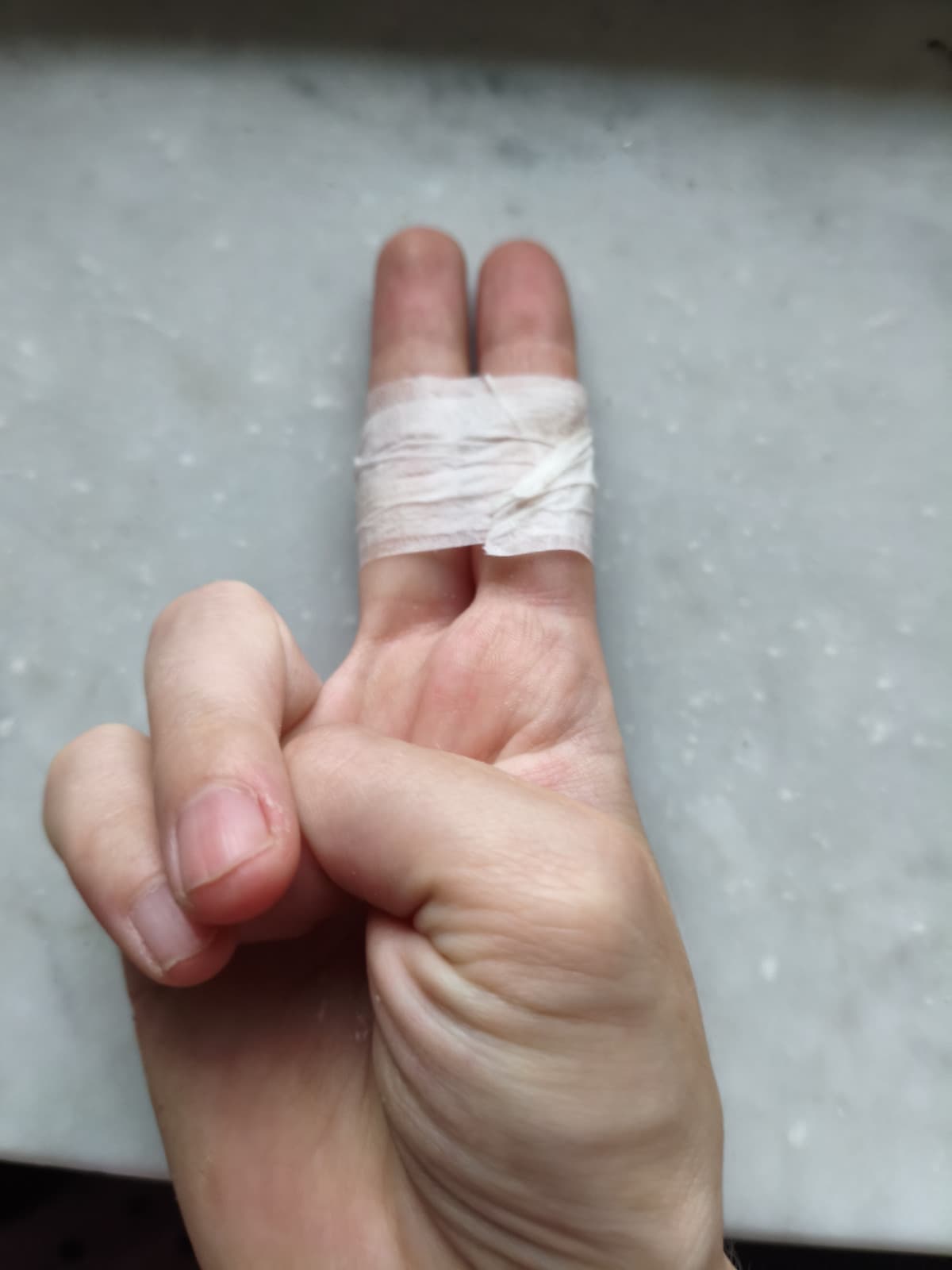 Solo a me le dita così sanno di lesbica