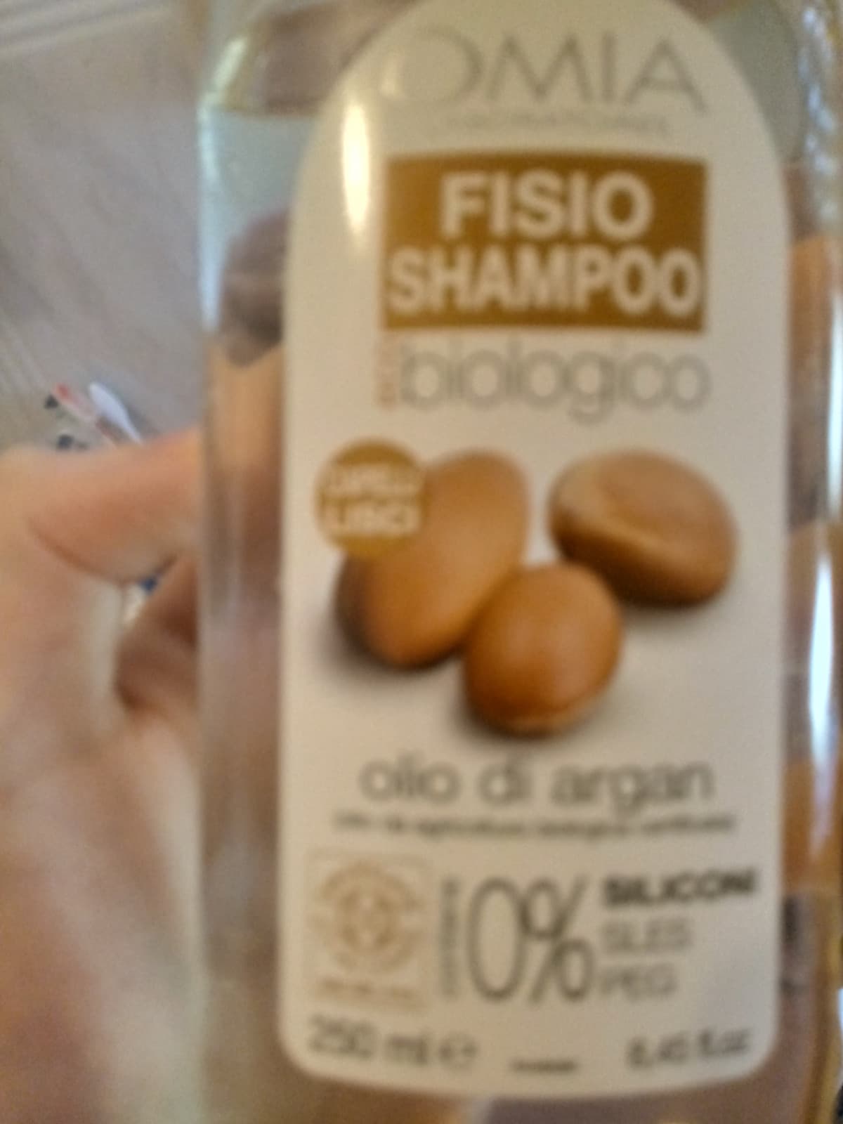 E per la linea "i senza un cazzo" lo shampoo all'olio di argan senza siliconi, senza sles, senza peg, senza argan, senza un cazzo, ottimo se vuoi lavarti i capelli senza un cazzo 