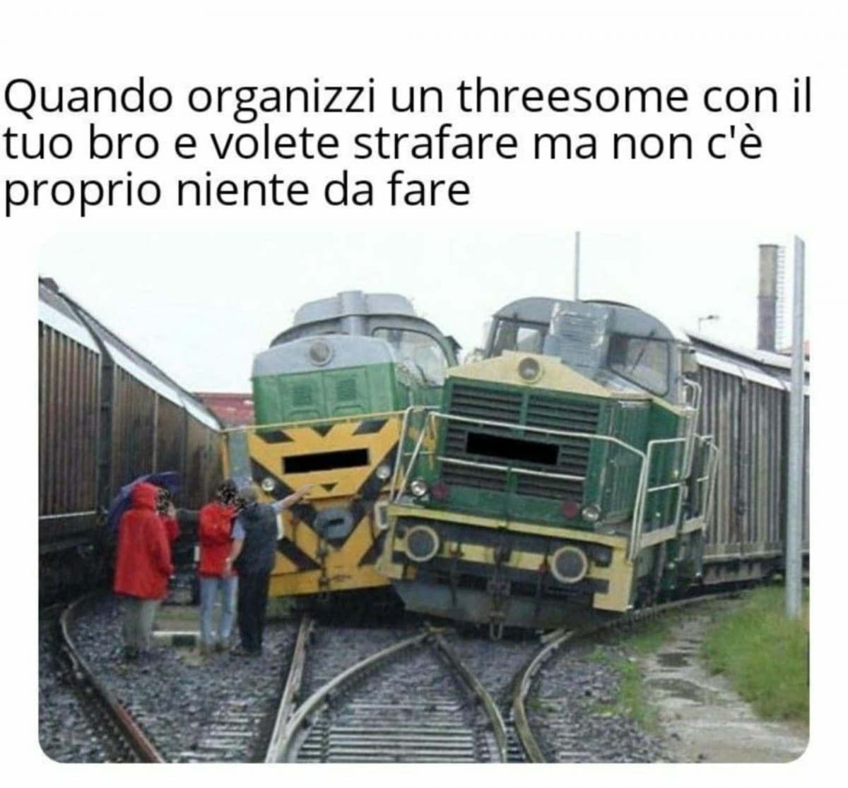 La claustrofobia è la paura dei luoghi chiusi e ristretti come camerini, ascensori, sotterranei, metropolitane e di tutti i luoghi angusti in cui il soggetto si ritiene accerchiato e privo di libertà spaziale attorno a sé.