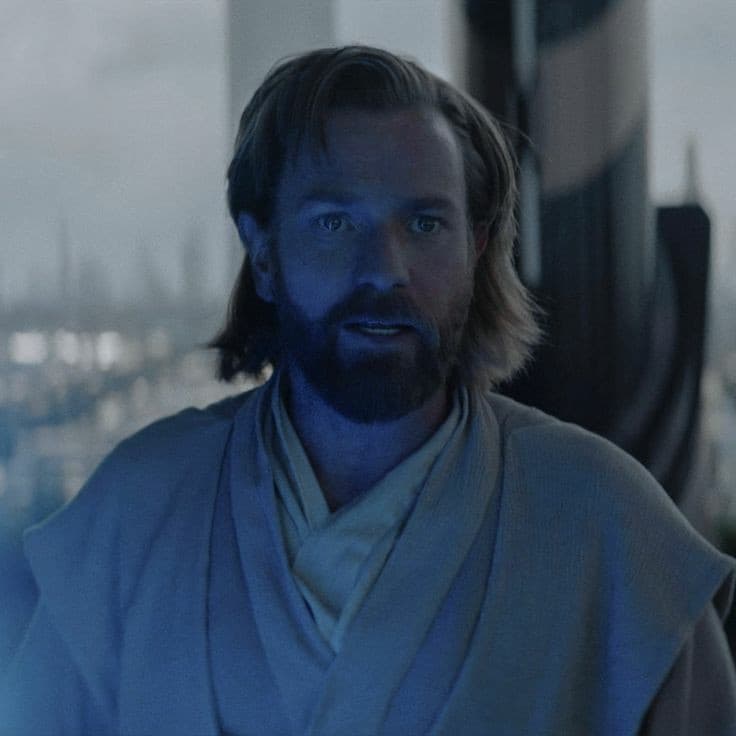 Mi sto letteralmente trasformando il Obi Wan con i capelli lunghi e la barba solo che NON HO NEMMENO 20ANNI secondo voi è grave x un adolescent essere conciato cosí......