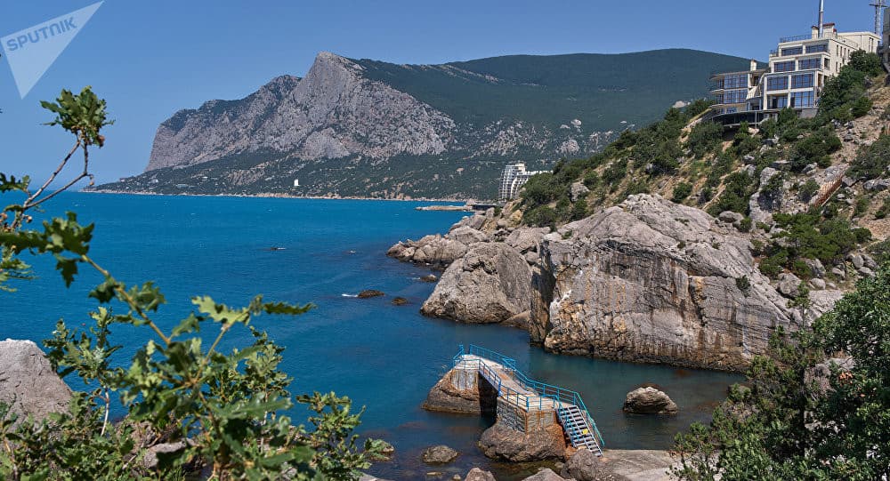 Che ne pensate del nudismo/naturismo? A me gasa troppo e vorrei andare in una spiaggia per nudisti con una ragazza. Poi vabbè esistono quelle per le famiglie che sono tranquille e le zone dove si tromba in spiaggia. 