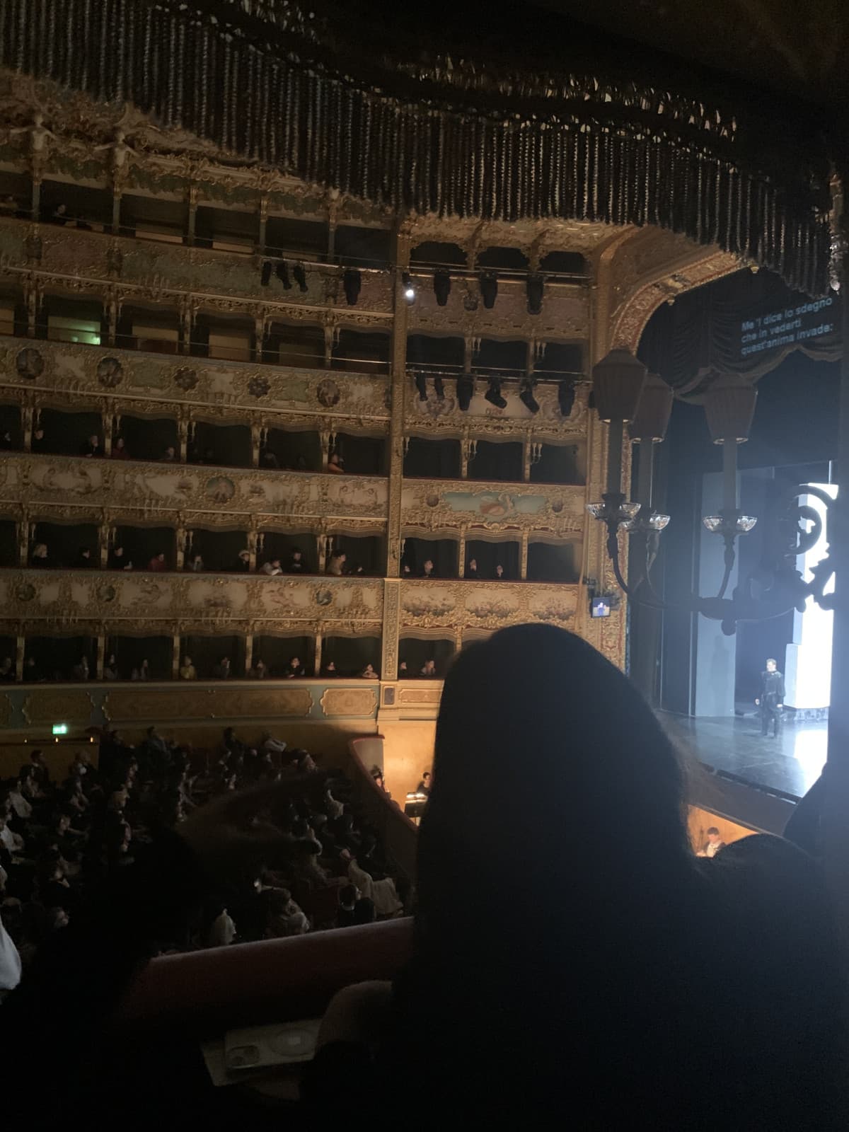 sono letteralmente alla fenice in gita con la scuola e stra incazzata non vedo un cazzo quindi eccomi qua a lamentarmi perché mi toccherà stare qua ancora un'ora e mezza quando sono incazzata