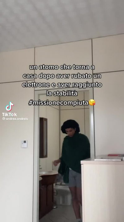 voglio ringraziare la camy che anche oggi mi ha rotto i coglioni in classe, poi la lucry che continua a usare gay come insulto, e la ingrid che continua a fare la pick me girl con me perchè non ha capito che mi piace il pesce #viamo #lovelove #sietelamiavi