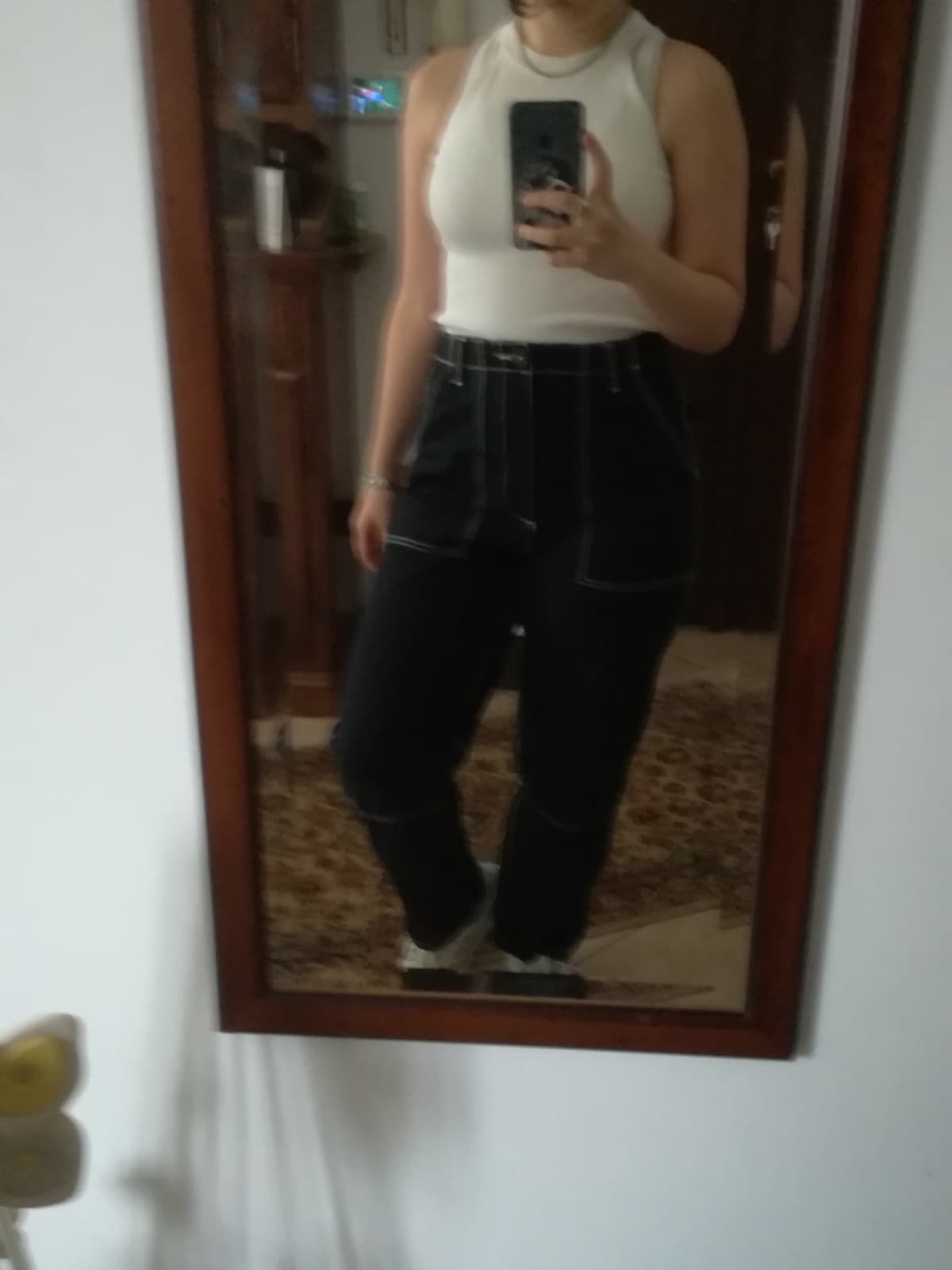 Vi piace outfit? A me non piace solo per il reggiseno sportivo. Di altri bianchi non ne ho.