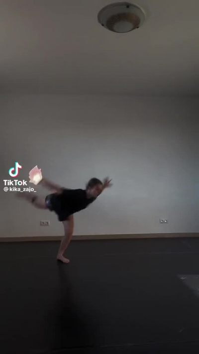 QUESTO VOGLIO FARE, che tipo di danza è ?