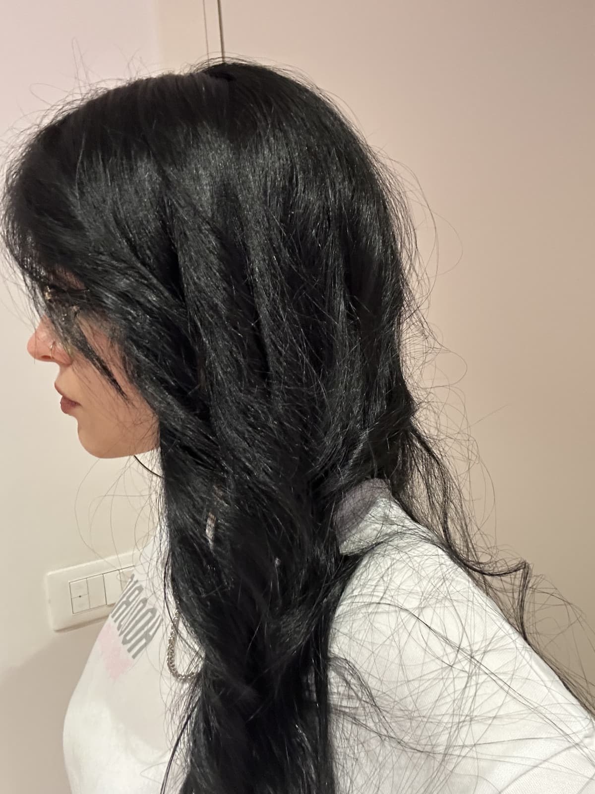 Ho i capelli nerissimi, lunghissimi, bellissimi