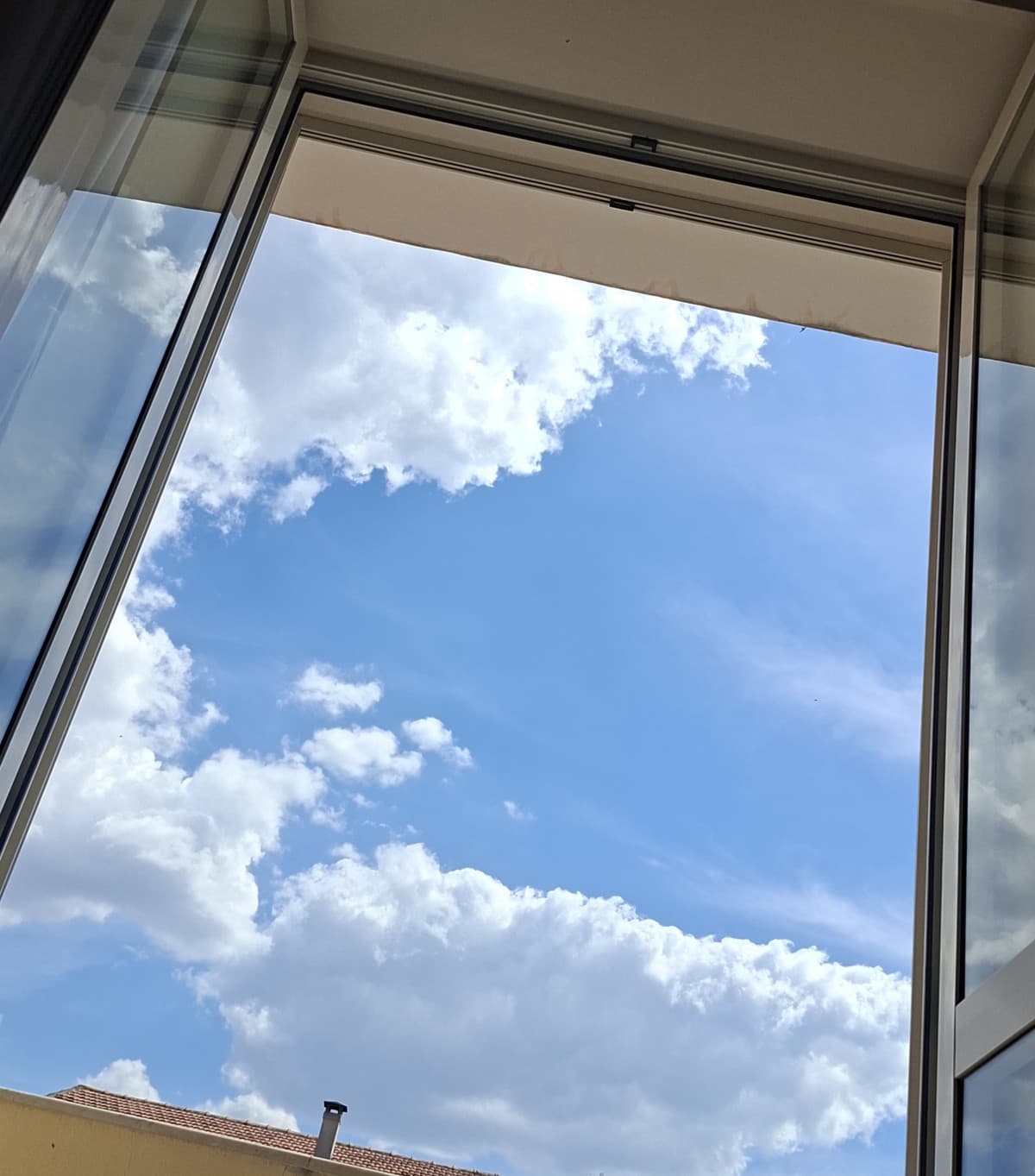 quanto amo l'estate, è vero il caldo è orribile ma vuoi mettere le belle giornate di sole a quel grigiume invernale dove fa buio alle 16