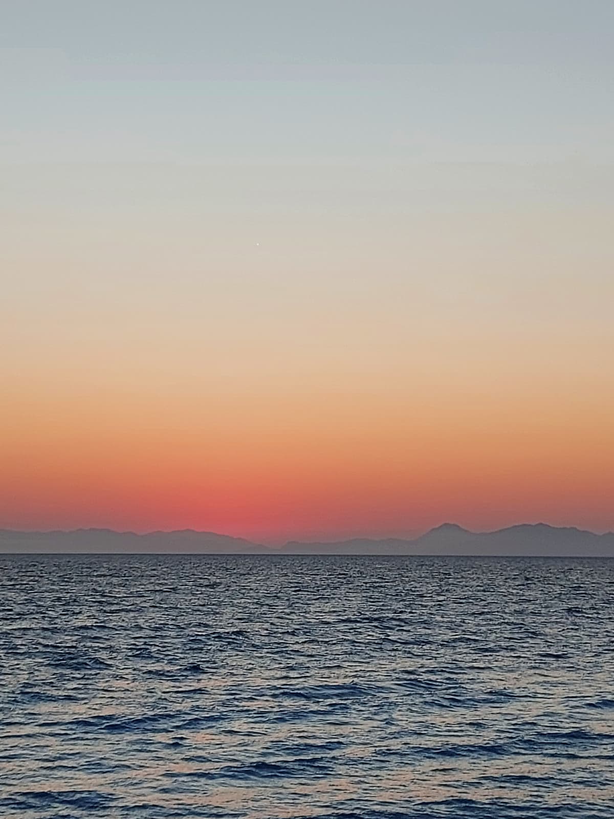 Sono in Grecia, nell'isola di Rodi, stamattina mi sono svegliata mezz'ora prima che dovevamo partire per l'aeroporto :)