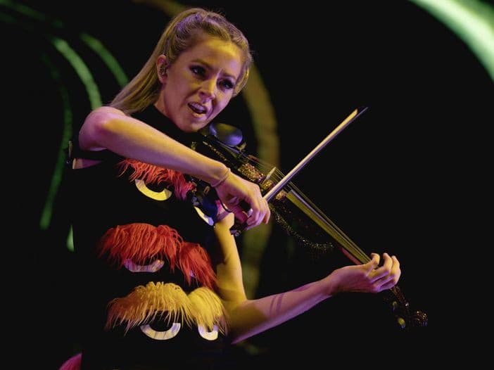 Tra i miei artisti preferiti ho Lindsey Stirling. È una violinista statunitense che seguo dagli inizi della sua carriera.