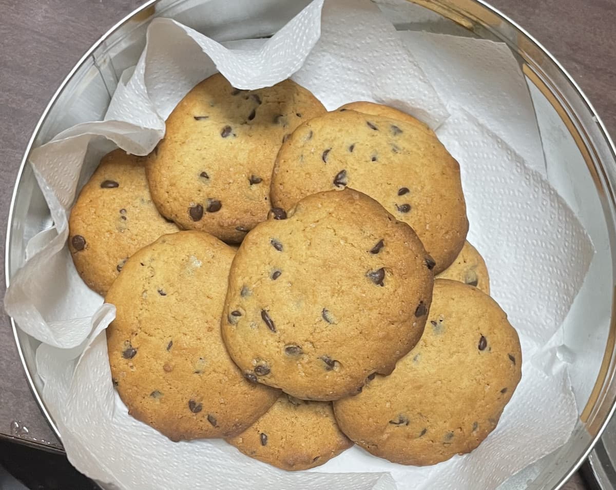 Ho fatto i cookies, sono buoni ma meh, non mi piacciono. L’unica cosa che mi viene in mente è “non sembrano molto americani”. Nice