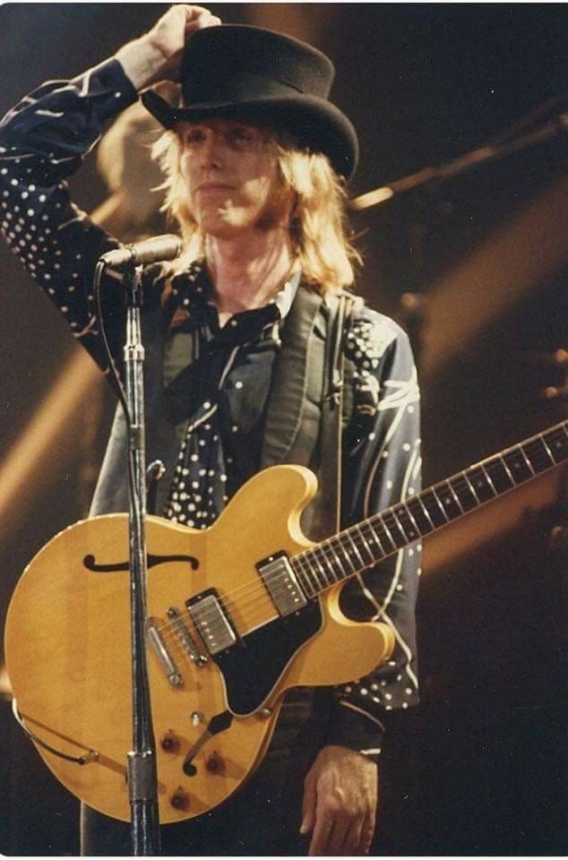 Mi manca ?, perché sono sempre le legende a morire, Dio ridacci Tom Petty noi in cambio ti diamo Young Signorino