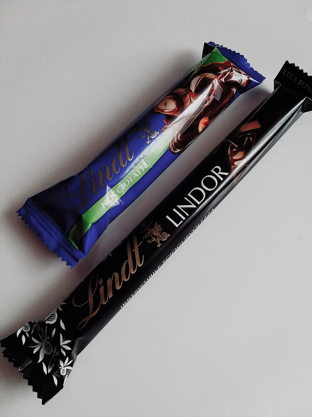 Due giorni fa sono finalmente riuscita a dire che do la colpa della mia depressione ai miei genitori. Oggi mio padre mi porta del cioccolato e mi dice che sono bella quando sorrido.