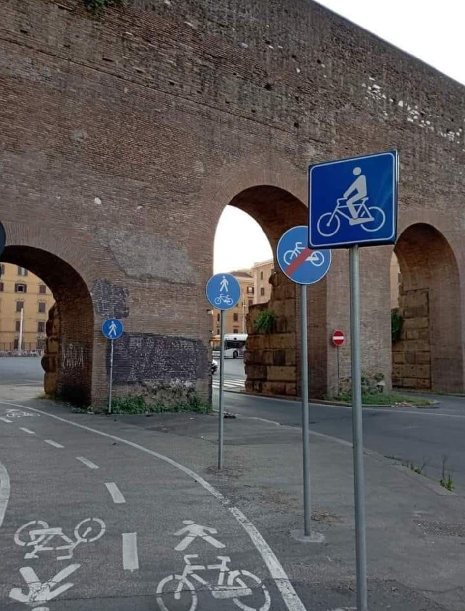 L'enigmatica segnaletica di Porta Maggiore