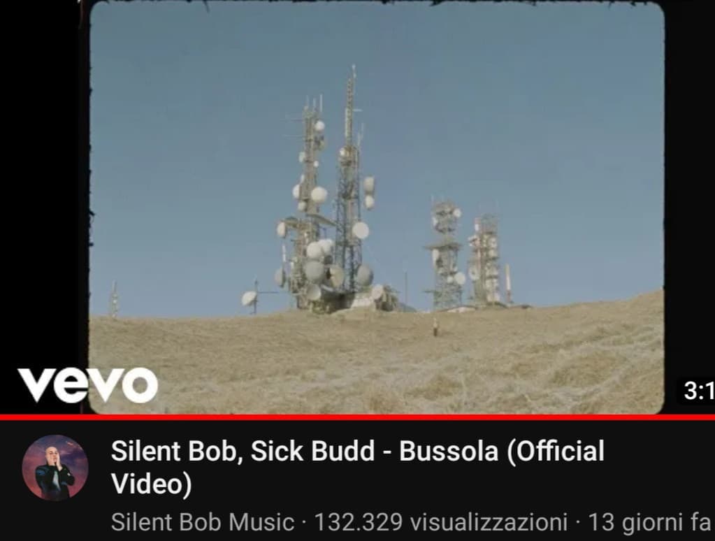 siamo arrivati alla parte della playlist da tenere nascosta a tutti i costi!!!Ma sono talmente annoiato k preferisco sfancularmi!!!