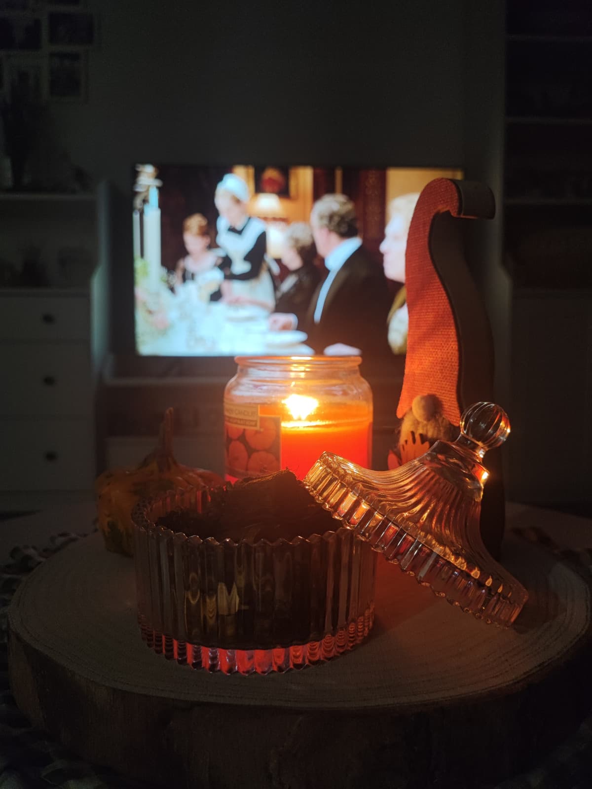 Autunno,candele e serie TV🍁