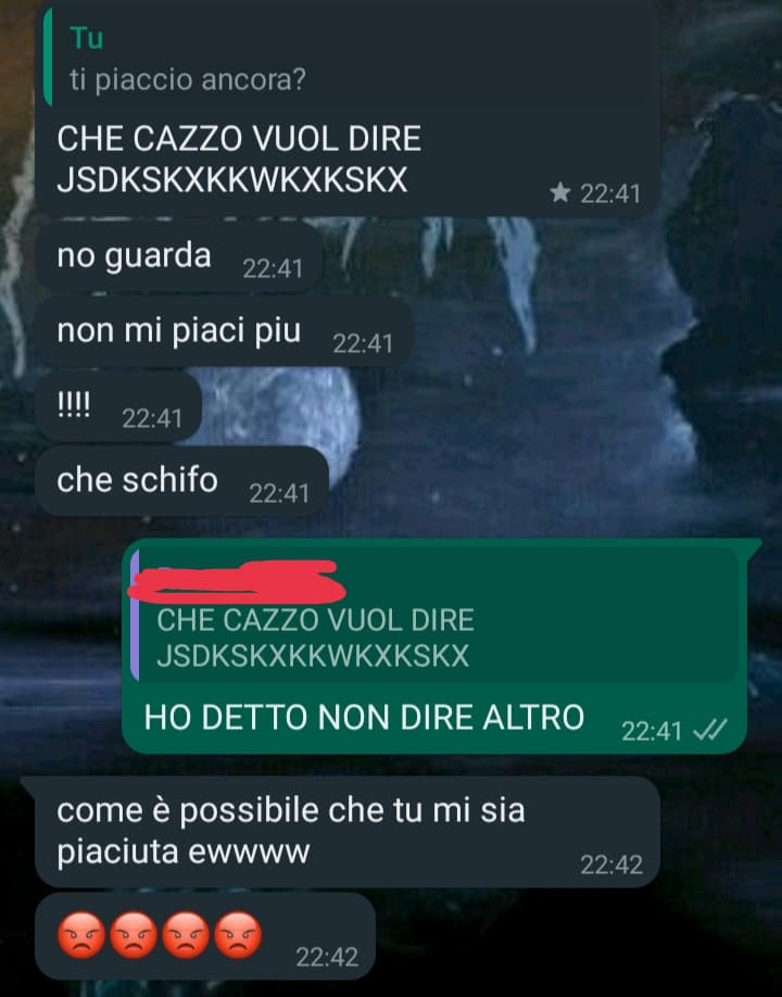 le piaccio ancora? la vedo più distante, mi metto a piangere se non mi vuole più e non smetto fino all'anno prossimo