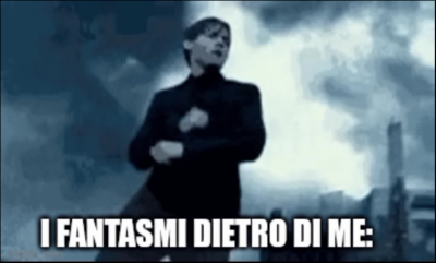 Io: *ascolto musica e ballo tranquillamente, seduto alla mia scrivania*...