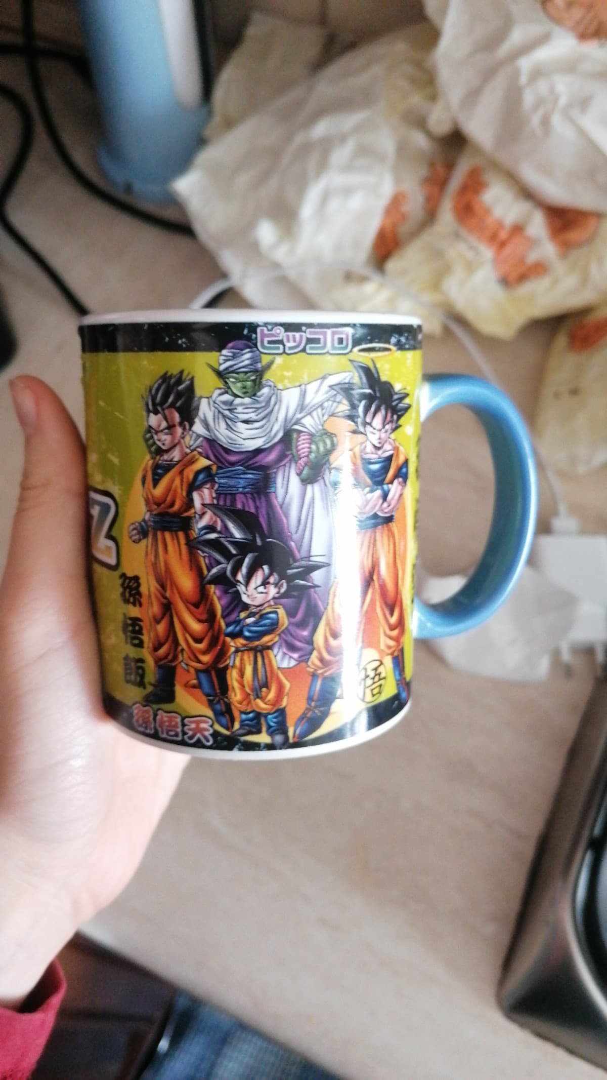 Ieri mia madre stava per buttare questa tazza di cui non sapevo manco l'esistenza, ora la userò per sempre. 