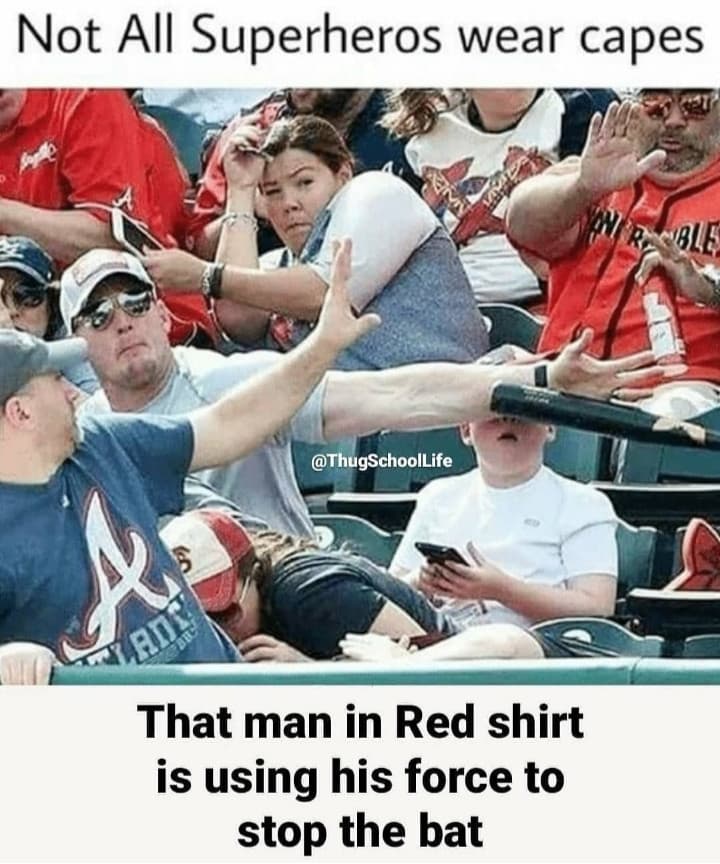 non tutti i supereroi indossano mantelli. Quell'uomo in camicia rossa sta usando la sua forza per fermare la mazza .