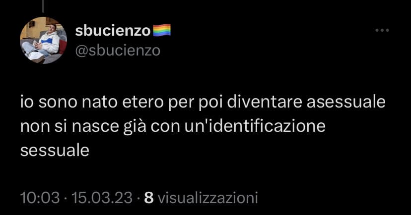 Questo qui dice di essere asessuale perché lo è diventato. E in più dice che anche gli altri orientamenti si scelgono 🤡e poi dice che sono io l’ignorante perché non concordo con lui 