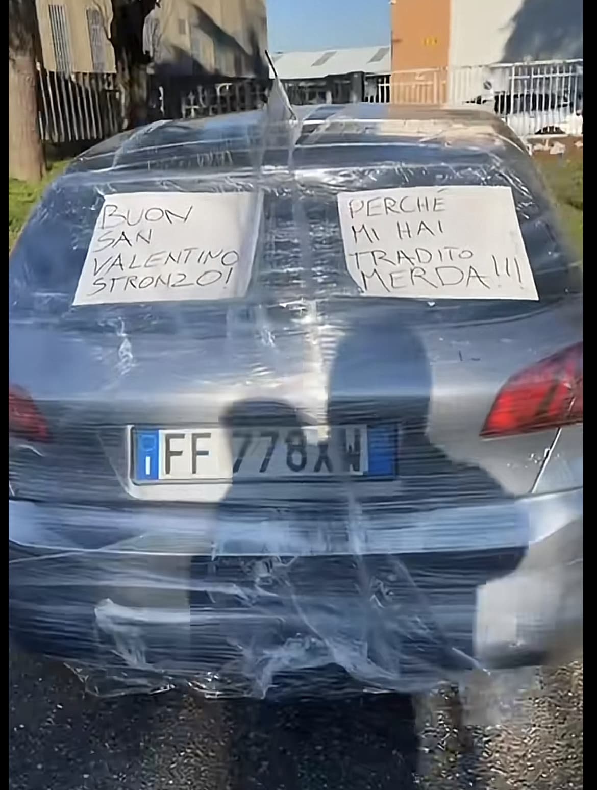 Voglio vedere più queste cose a San Valentino che cuoricini ovunque, mostriamo la realtà 😂😂