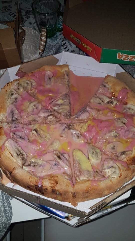 " pizza "  con banana e big bubble (la gomma da masticare) 