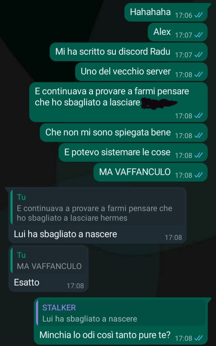 (L'ho lasciato un anno fa, lui mi sta ancora sotto)