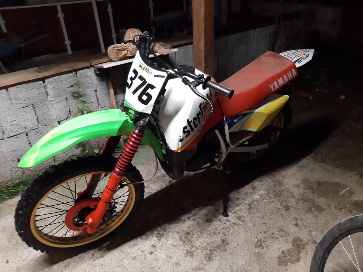 E niente, ieri sera mio fratello ha preso una moto. Mio fratello non ha la patente. Mio fratello ha 12 anni 